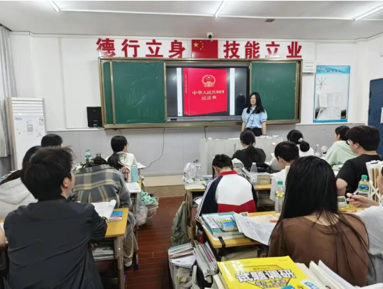 学法明于心 守法践于行